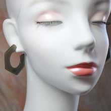 画像をギャラリービューアに読み込む, 【big metal】Brigitteブラスストーンピアス:グレー